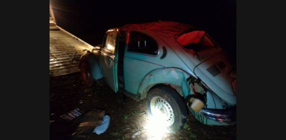 Fusca capota, condutor foge e caroneiro é preso na BR 282 em Xaxim - foto 3
