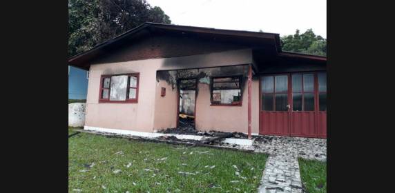 Residência fica completamente destruída em incêndio
em São Miguel do Oeste - foto 3