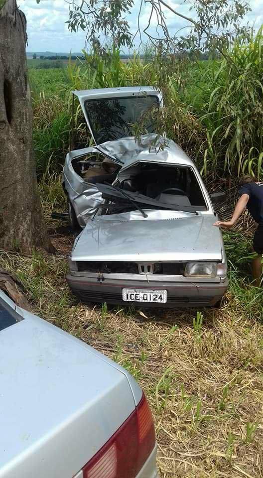 Motorista escapa com lesões leves em saída de pista na RS 307 em Cândido Godói - foto 4