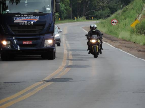 PRF intensifica a fiscalização de ultrapassagem
em local proibido na BR 285 - foto 3