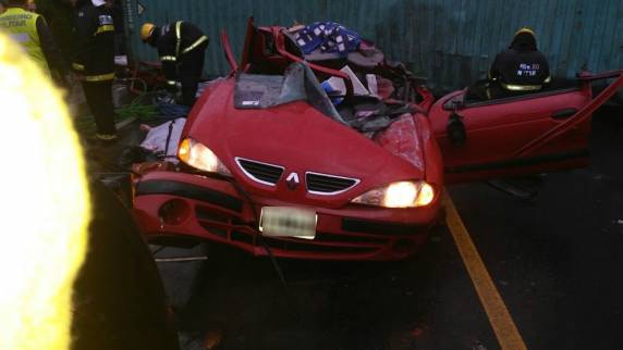 Caminhão cai sobre carro da Argentina e mata três pessoas em Santa Catarina - foto 2