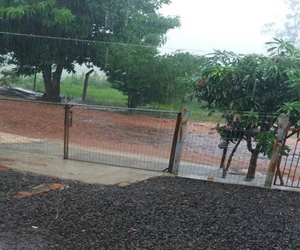 VÍDEOS; internautas relatam
problemas enfrentados com grande volume da água da chuva, em Três de Maio - foto 3
