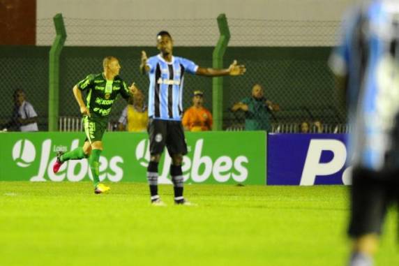 Tricolor segue estacionado com um ponto na competição