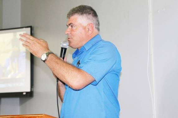 Mazzioni conduzia um Fiat/Pálio, quando perdeu o controle da direção, saiu da pista e capotou