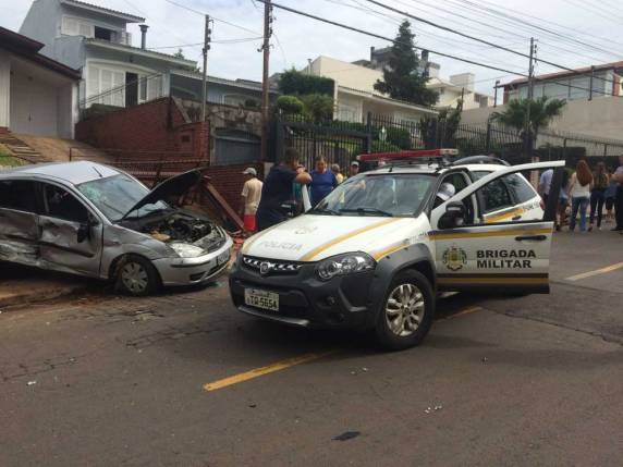 Morre mulher que estava hospitalizada após carro da família ser
atingido ao sair de casa em Passo Fundo - foto 3