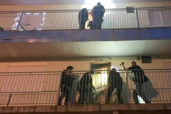 Pelo menos 40 

pessoas integram a organização criminosa, com base em Porto Alegre, acusada de lavar dinheiro do tráfico de drogas e de armas