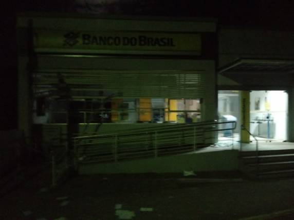 Três agências bancárias são atacadas no município de Mata, no centro do Estado - foto 2