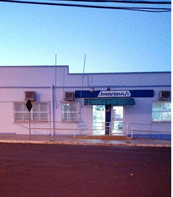 Ladrões arrombam agência do Banrisul de São Martinho - foto 2