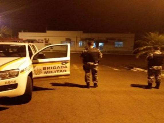 Ladrões arrombam agência do Banrisul de São Martinho - foto 3