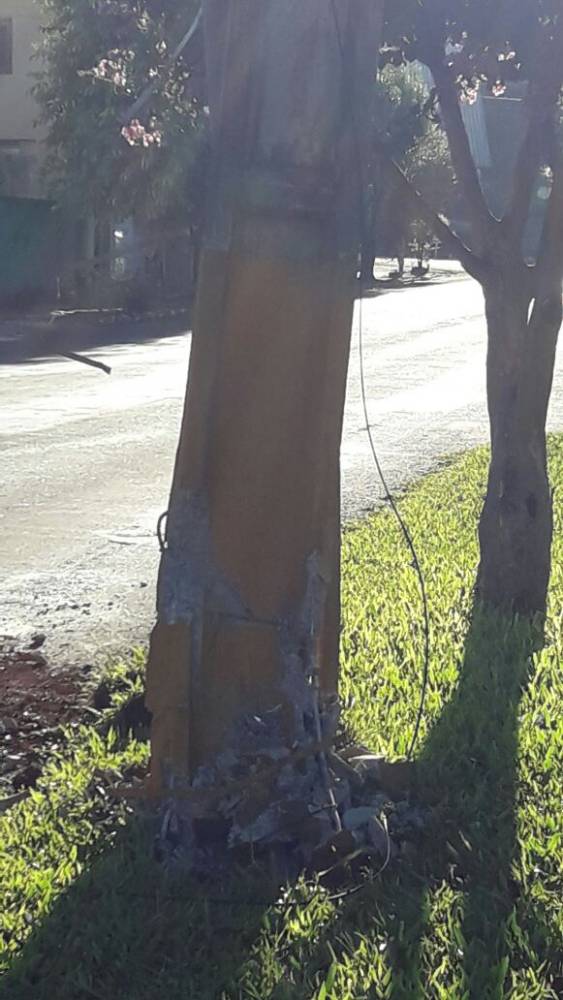 Poste da rede elétrica é danificado por veículo na Av. Santa Rosa em Três de Maio - foto 3