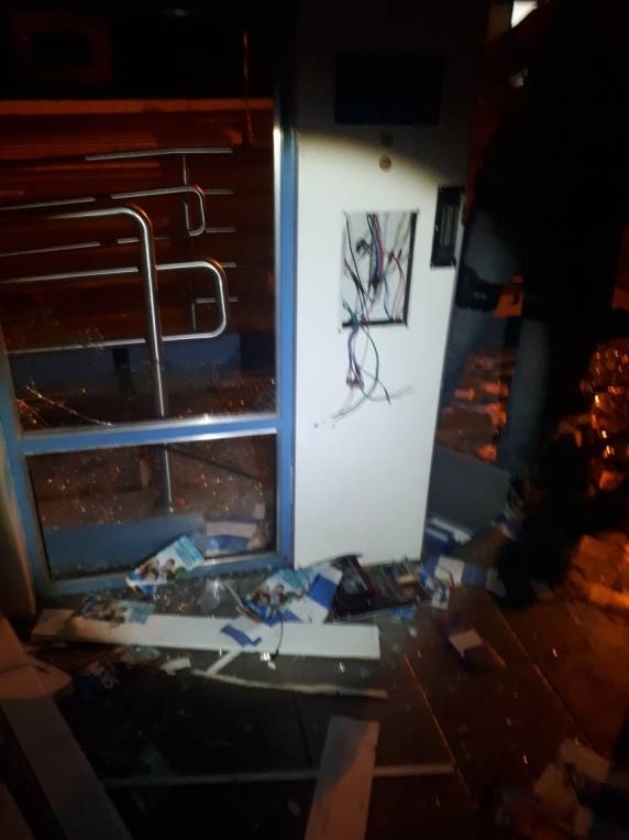 Bando queima veículo após arrombarem o banco de Barra Funda - foto 5