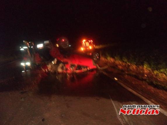 Homem fica ferido após capotar
caminhonete na RS 342 em Três de Maio - foto 2