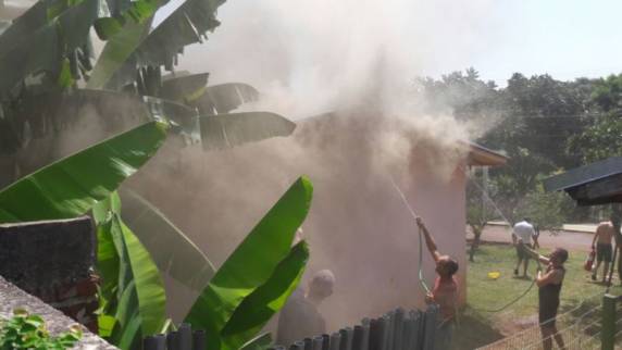 Bombeiros combatem incêndio em duas casas em Boa Vista do Buricá - foto 2