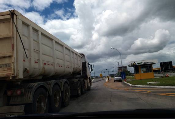 Fiscalização de peso flagra diversas 

irregularidades na BR 101 em Itapema - foto 2