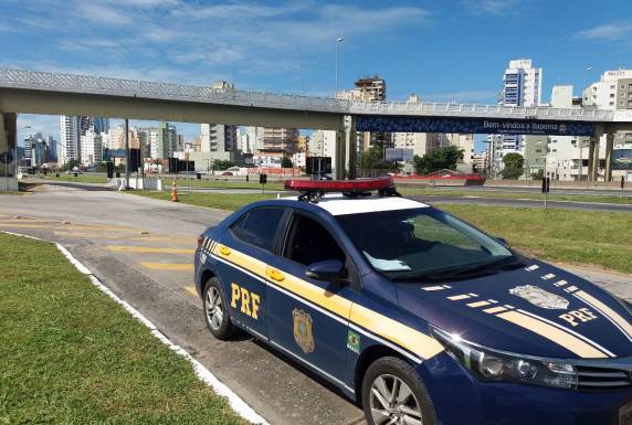 Fiscalização de peso flagra diversas 

irregularidades na BR 101 em Itapema - foto 3