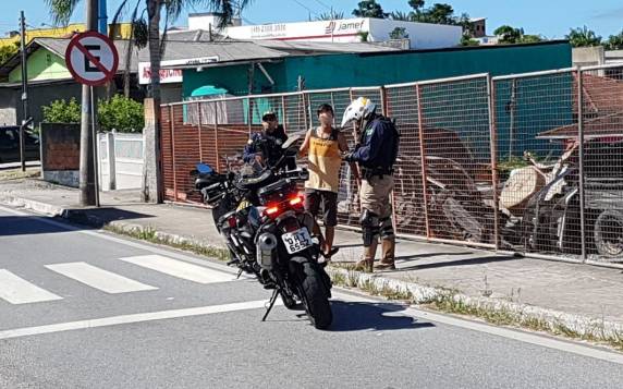 Fiscalização com foco em motocicletas flagra diversas irregularidades na BR 101 - foto 2