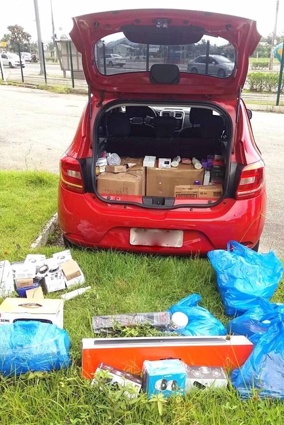 Mercadorias estrangeiras são apreendidas na BR 101 em Itajaí - foto 3