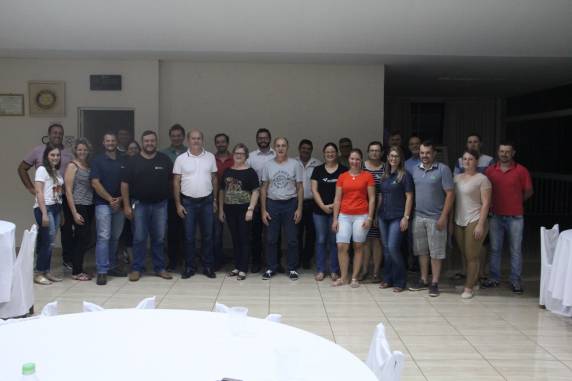 Comissões
estiveram reunidas para organização da 5ª Expoterneira - foto 3