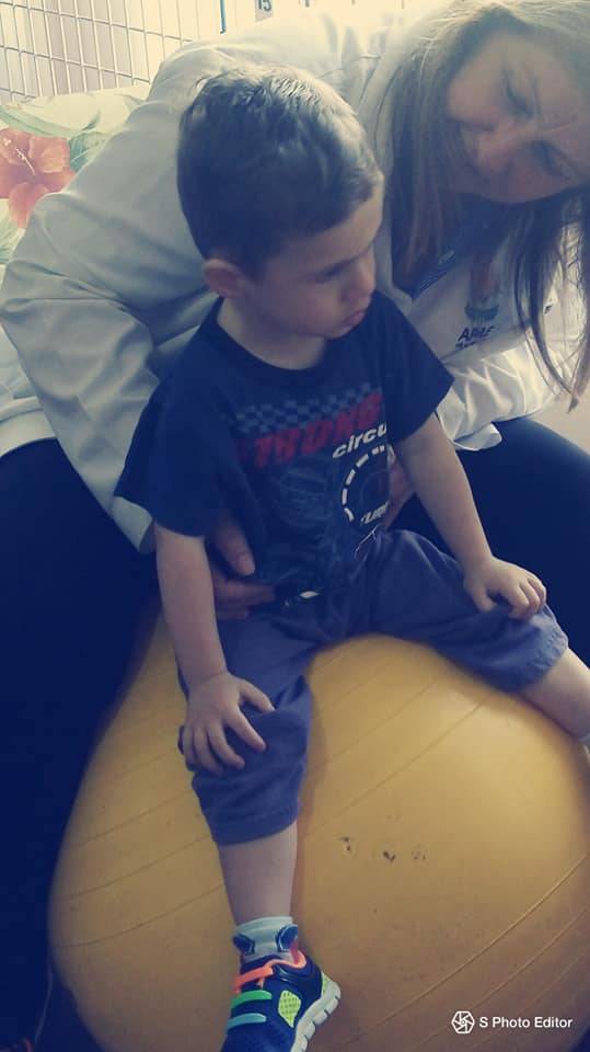 Mãe usa o facebook para pedir ajuda para tratamento do filho de 2 anos, em
Três de Maio - foto 2