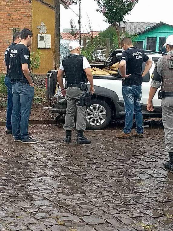 Polícia apreende meia tonelada de droga em caminhonete com placas clonadas em Vacaria - foto 4