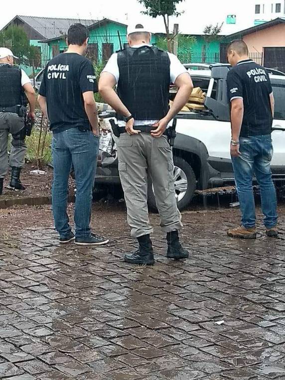 Polícia apreende meia tonelada de droga em caminhonete com placas clonadas em Vacaria - foto 3