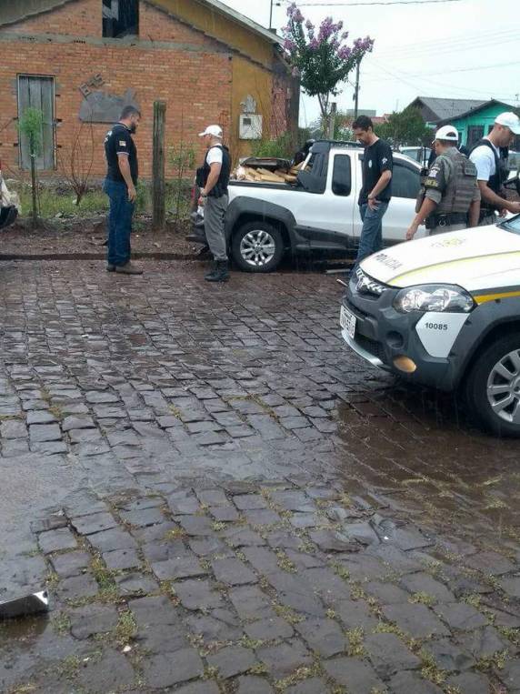 Polícia apreende meia tonelada de droga em caminhonete com placas clonadas em Vacaria - foto 5