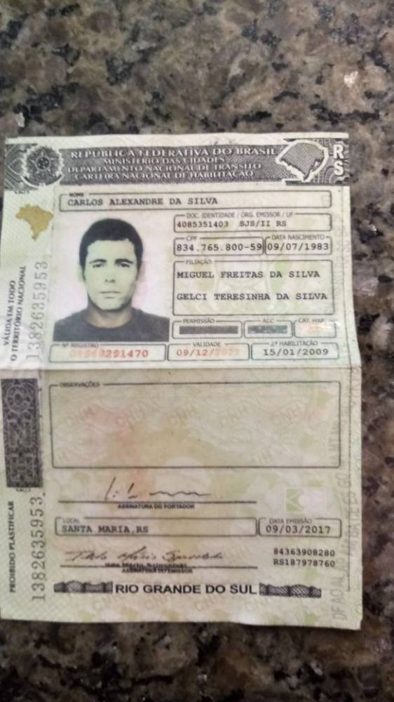 Suspeito de assaltos
na região é preso pela Brigada Militar em Santo Ângelo - foto 5