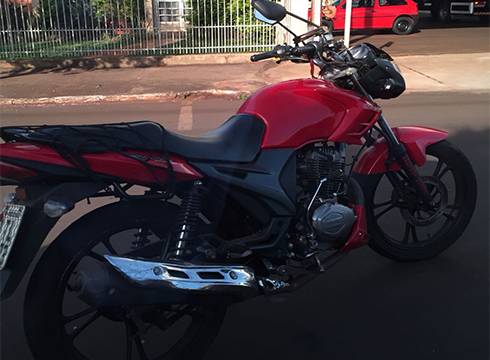 Motociclista teve ferimentos leves
depois de bater na porta de um carro em Três de Maio - foto 3