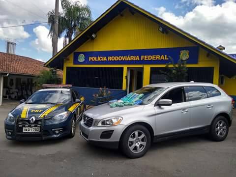 VÍDEO: PRF apreende 25 quilos de pasta base de cocaína escondidos em carro na
Serra - foto 4