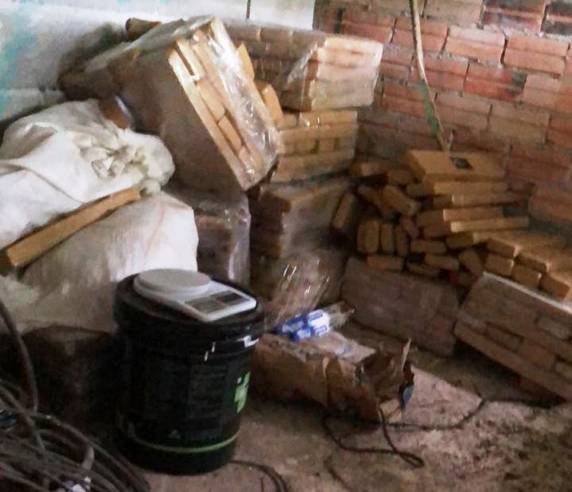 Mais de 2 toneladas de maconha são apreendidas em Garopaba; parte da droga estava enterrada - foto 4