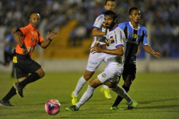 Time treinado por Renato não conseguiu superar a equipe de Julinho 

Camargo