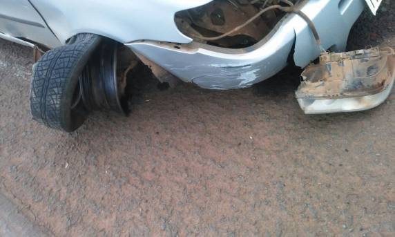 Colisão entre carro e moto resulta em danos
materiais na BR 472 em Três de Maio - foto 2