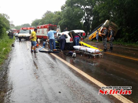 Colisão frontal entre automóvel e ônibus deixa um morto e três feridos na BR 472 em Santa Rosa - foto 2