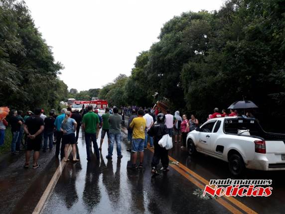 Colisão frontal entre automóvel e ônibus deixa um morto e três feridos na BR 472 em Santa Rosa - foto 3