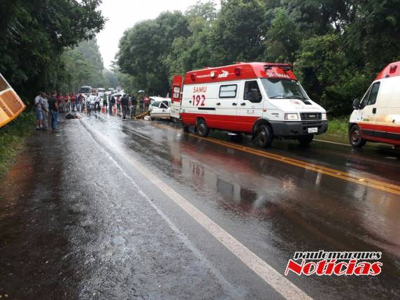 Colisão frontal entre automóvel e ônibus deixa um morto e três feridos na BR 472 em Santa Rosa - foto 6