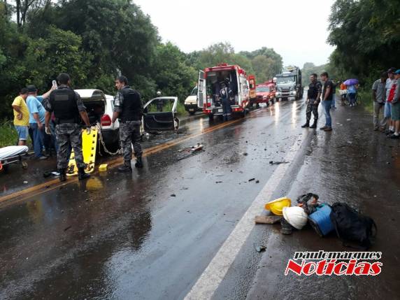 Colisão frontal entre automóvel e ônibus deixa um morto e três feridos na BR 472 em Santa Rosa - foto 5