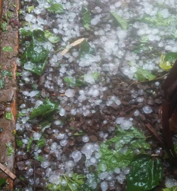 Bossoroca registra forte chuva de granizo - foto 2