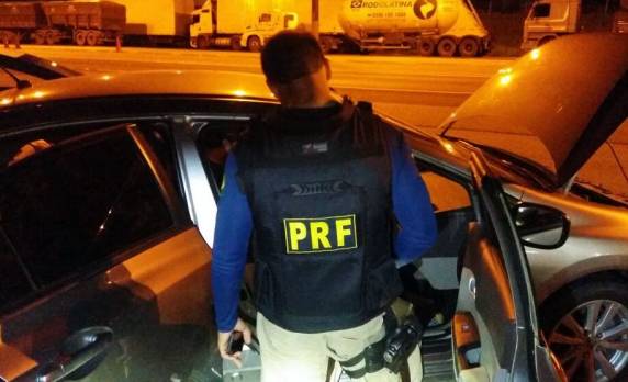 Ação conjunta PRF e PC recupera na BR 101 em Biguaçu carro roubado no Rio Grande do Sul e que circulava clonado - foto 2