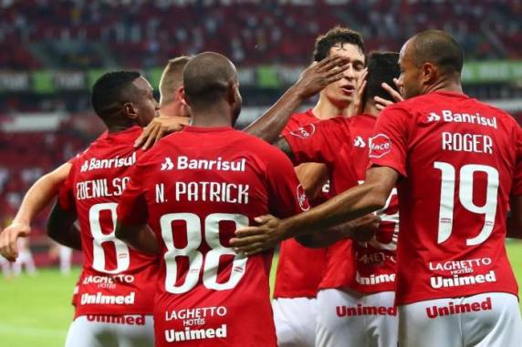 Jovem lateral-esquerdo se destacou e, além de abrir o placar, deu o passe para o segundo gol colorado