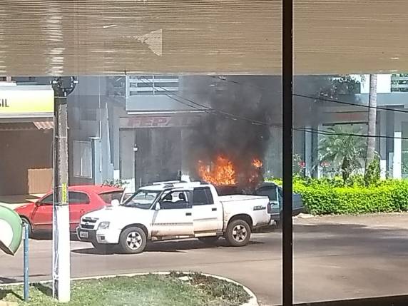 Bandidos fazem cordão humano durante assalto a banco em Três Palmeiras - foto 2