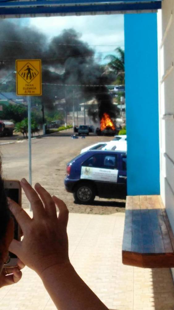 Bandidos fazem cordão humano durante assalto a banco em Três Palmeiras - foto 3