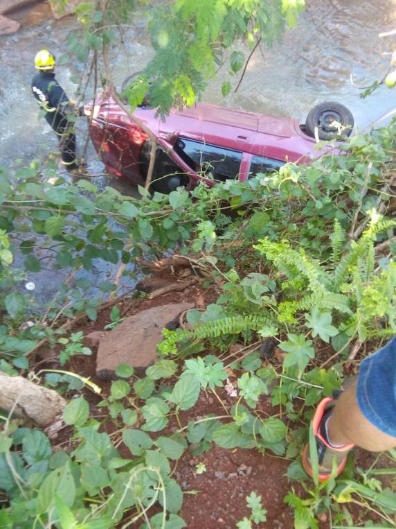 Carro cai de ponte no leito de um rio em Ijuí - foto 5