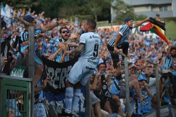 Jael e Madson marcaram os gols gremistas no Alfredo Jaconi