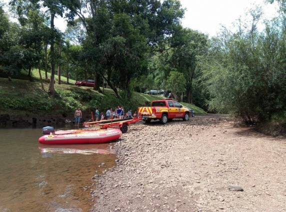 Corpo de rapaz de 21 anos foi resgatado pelos bombeiros. Ele se afogou no Rio Irani no interior de Paial