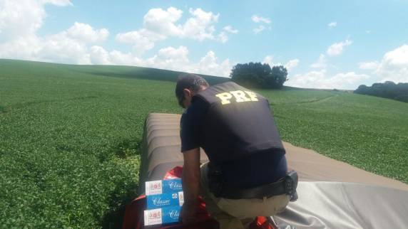 PRF apreende caminhão carregado com cerca de 200 mil maços de cigarro no Norte do Estado - foto 4
