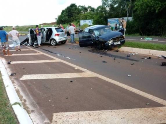 Colisão entre dois veículos deixa quatro pessoas feridas no trevo de Três Passos - foto 3