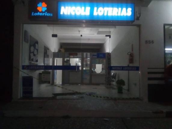 Criminosos arrombam agências bancárias, lotérica e lojas durante a madrugada em Mata - foto 3