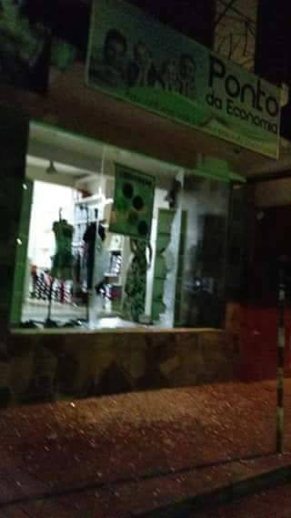 Criminosos arrombam agências bancárias, lotérica e lojas durante a madrugada em Mata - foto 5