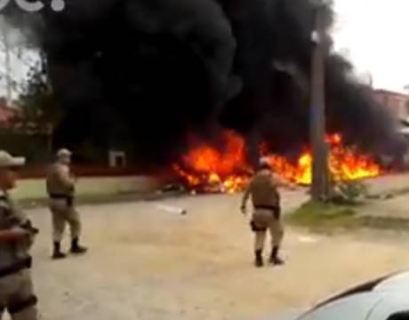 Três pessoas morreram no acidente e uma quarta vítima foi 

resgatada com vida