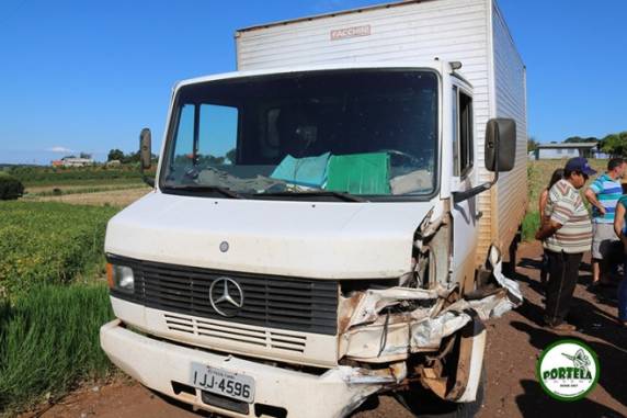 Colisão frontal entre carro e caminhão na ERS-330 em Tronqueiras - foto 5